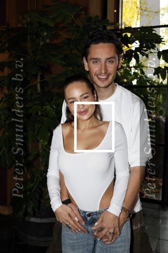 Naarden 3 november 2025
Presentatie nieuwe serie de Frogers met aanwezig Rene Froger Natasja Froger Danny Froger Ann Dominique Wilten Natascha Froger Matthijs Timmermans Charlie Didier Froger Sammy Verheij Maxim Froger en Ruby Celine met hun zoontje.