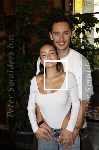 Naarden 3 november 2025
Presentatie nieuwe serie de Frogers met aanwezig Rene Froger Natasja Froger Danny Froger Ann Dominique Wilten Natascha Froger Matthijs Timmermans Charlie Didier Froger Sammy Verheij Maxim Froger en Ruby Celine met hun zoontje.