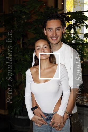 Naarden 3 november 2025
Presentatie nieuwe serie de Frogers met aanwezig Rene Froger Natasja Froger Danny Froger Ann Dominique Wilten Natascha Froger Matthijs Timmermans Charlie Didier Froger Sammy Verheij Maxim Froger en Ruby Celine met hun zoontje.