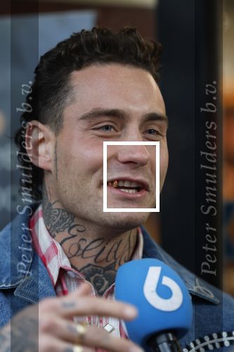 Hilversum 19 november 2025
Boekpresentatie boek Douwe Bob . Hij krijgt het eerste exeplaar uit handen van Arie Boomsma .