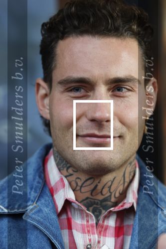 Hilversum 19 november 2025
Boekpresentatie boek Douwe Bob . Hij krijgt het eerste exeplaar uit handen van Arie Boomsma .