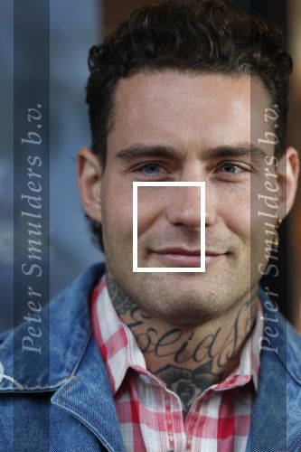 Hilversum 19 november 2025
Boekpresentatie boek Douwe Bob . Hij krijgt het eerste exeplaar uit handen van Arie Boomsma .
