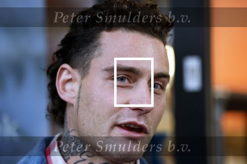 Hilversum 19 november 2025
Boekpresentatie boek Douwe Bob . Hij krijgt het eerste exeplaar uit handen van Arie Boomsma .
