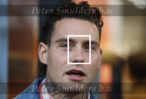 Hilversum 19 november 2025
Boekpresentatie boek Douwe Bob . Hij krijgt het eerste exeplaar uit handen van Arie Boomsma .