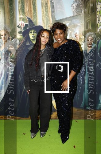 Amsterdam 18 november 2025
Premiere Wicked in het deLaMar theater . Edsilia Rombley met dochter
