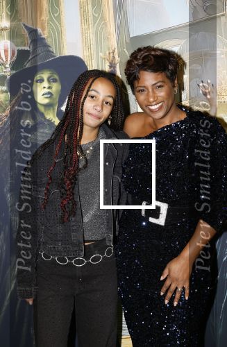 Amsterdam 18 november 2025
Premiere Wicked in het deLaMar theater . Edsilia Rombley met dochter
