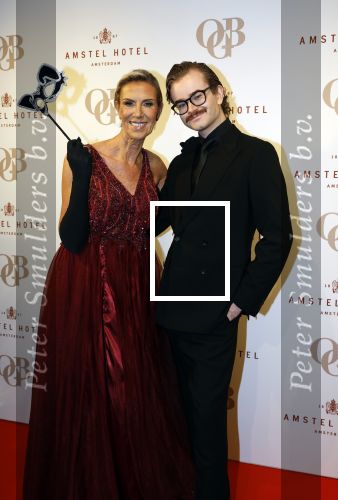 Amsterdam 26 november 2025
Olcay Gulsen geeft een groot feest ( Gemaskerd bal) in het Amstel Hotel. Els van Roode