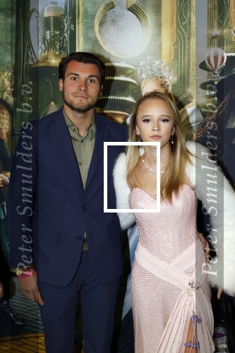 Amsterdam 18 november 2025
Premiere Wicked in het deLaMar theater . Emma Kok kwam met zijn nieuwe vriendin