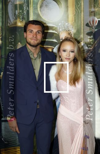 Amsterdam 18 november 2025
Premiere Wicked in het deLaMar theater . Emma Kok kwam met zijn nieuwe vriendin