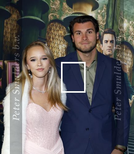 Amsterdam 18 november 2025
Premiere Wicked in het deLaMar theater . Emma Kok poseert met partner Jort Knoop