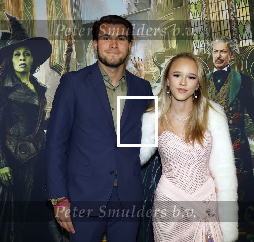 Amsterdam 18 november 2025
Premiere Wicked in het deLaMar theater . Emma Kok poseert met partner Jort Knoop