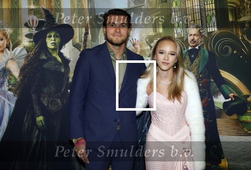 Amsterdam 18 november 2025
Premiere Wicked in het deLaMar theater . Emma Kok poseert met partner Jort Knoop