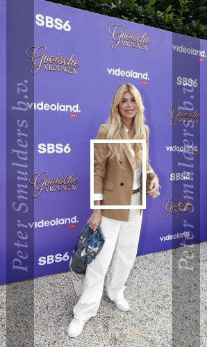Blaricum 17 oktober 2025
Perspresentatie eerste aflevering Gooische vrouwen met oa aanwezig Linda de Mol Susan Visser Liews Visschedijk Teunie de Brouwer Tommy v Lent Robert de Hoog en Eefje Kuijtzer . Estelle Cruijff