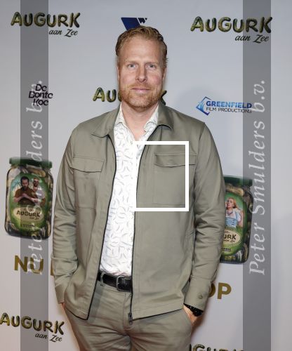 Amsterdam 4 november 2025
Premiere Augurk aan zee in Tuschinski met de cast die bestaat uit oa Monic Hendrickx Martin v Waardenberg Olga Zuiderhoek Jelka v Houten Frank Lammers Peter v d Begin en Tibor Lukacs. Robert v Hemert heeft de titelsong geschreven . Ferdi Stofmeel