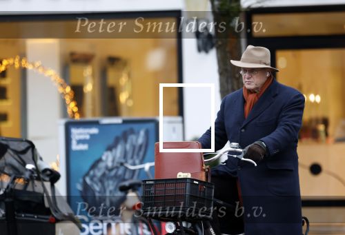 Amsterdam 27 november 2025
Ferdinand Grapperhaus op de fiets in Amsterdam zuid.
