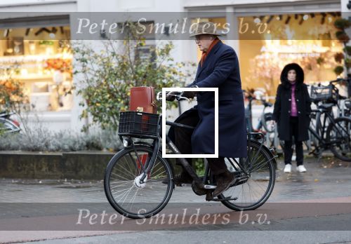 Amsterdam 27 november 2025
Ferdinand Grapperhaus op de fiets in Amsterdam zuid.
