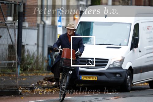 Amsterdam 27 november 2025
Ferdinand Grapperhaus op de fiets in Amsterdam zuid.