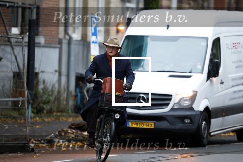 Amsterdam 27 november 2025
Ferdinand Grapperhaus op de fiets in Amsterdam zuid.