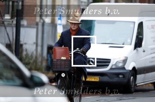 Amsterdam 27 november 2025
Ferdinand Grapperhaus op de fiets in Amsterdam zuid.
