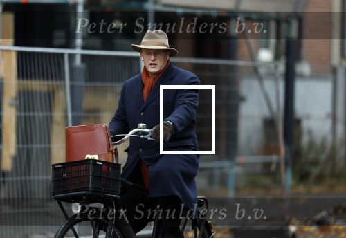 Amsterdam 27 november 2025
Ferdinand Grapperhaus op de fiets in Amsterdam zuid.