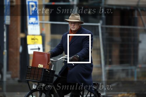 Amsterdam 27 november 2025
Ferdinand Grapperhaus op de fiets in Amsterdam zuid.