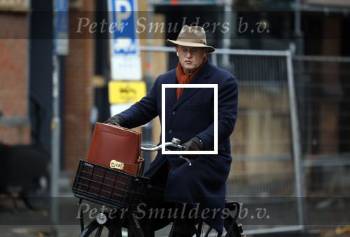 Amsterdam 27 november 2025
Ferdinand Grapperhaus op de fiets in Amsterdam zuid.