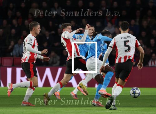 Eindhoven, 21 Oktober 2025
CL Wedstrijd PSV-Napolie, eindstand 6-2
Frank Anguissa met Guus Til
