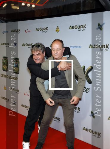 Amsterdam 4 november 2025
Premiere Augurk aan zee in Tuschinski met de cast die bestaat uit oa Monic Hendrickx Martin v Waardenberg Olga Zuiderhoek Jelka v Houten Frank Lammers Peter v d Begin en Tibor Lukacs. Robert v Hemert heeft de titelsong geschreven . Frank lammers en Kees Boot