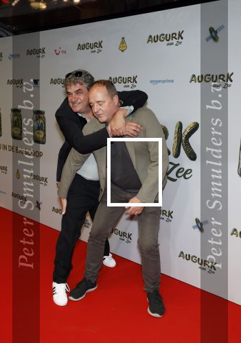 Amsterdam 4 november 2025
Premiere Augurk aan zee in Tuschinski met de cast die bestaat uit oa Monic Hendrickx Martin v Waardenberg Olga Zuiderhoek Jelka v Houten Frank Lammers Peter v d Begin en Tibor Lukacs. Robert v Hemert heeft de titelsong geschreven . Frank lammers en Kees Boot