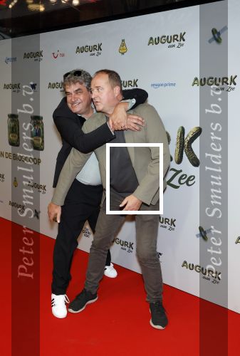 Amsterdam 4 november 2025
Premiere Augurk aan zee in Tuschinski met de cast die bestaat uit oa Monic Hendrickx Martin v Waardenberg Olga Zuiderhoek Jelka v Houten Frank Lammers Peter v d Begin en Tibor Lukacs. Robert v Hemert heeft de titelsong geschreven . Frank lammers en Kees Boot