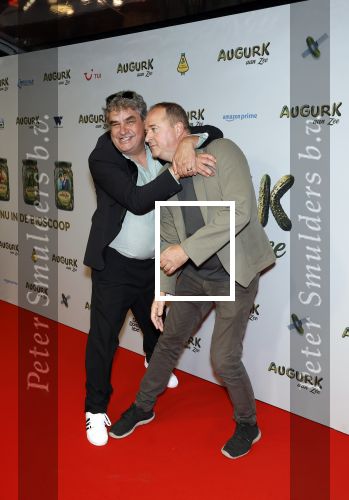 Amsterdam 4 november 2025
Premiere Augurk aan zee in Tuschinski met de cast die bestaat uit oa Monic Hendrickx Martin v Waardenberg Olga Zuiderhoek Jelka v Houten Frank Lammers Peter v d Begin en Tibor Lukacs. Robert v Hemert heeft de titelsong geschreven . Frank lammers en Kees Boot