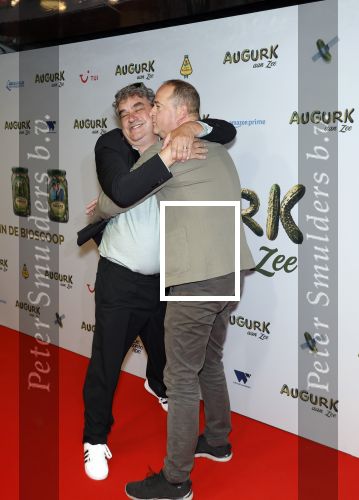 Amsterdam 4 november 2025
Premiere Augurk aan zee in Tuschinski met de cast die bestaat uit oa Monic Hendrickx Martin v Waardenberg Olga Zuiderhoek Jelka v Houten Frank Lammers Peter v d Begin en Tibor Lukacs. Robert v Hemert heeft de titelsong geschreven . Frank lammers en Kees Boot