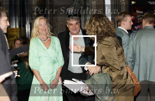 Amsterdam 4 november 2025
Premiere Augurk aan zee in Tuschinski met de cast die bestaat uit oa Monic Hendrickx Martin v Waardenberg Olga Zuiderhoek Jelka v Houten Frank Lammers Peter v d Begin en Tibor Lukacs. Robert v Hemert heeft de titelsong geschreven . Frank lammers met zijn vrouw