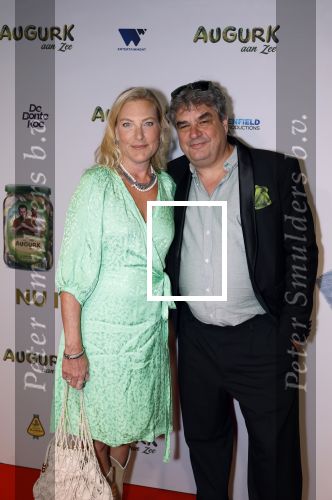 Amsterdam 4 november 2025
Premiere Augurk aan zee in Tuschinski met de cast die bestaat uit oa Monic Hendrickx Martin v Waardenberg Olga Zuiderhoek Jelka v Houten Frank Lammers Peter v d Begin en Tibor Lukacs. Robert v Hemert heeft de titelsong geschreven . Frank lammers met zijn vrouw