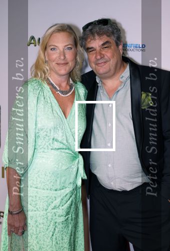 Amsterdam 4 november 2025
Premiere Augurk aan zee in Tuschinski met de cast die bestaat uit oa Monic Hendrickx Martin v Waardenberg Olga Zuiderhoek Jelka v Houten Frank Lammers Peter v d Begin en Tibor Lukacs. Robert v Hemert heeft de titelsong geschreven . Frank lammers met zijn vrouw