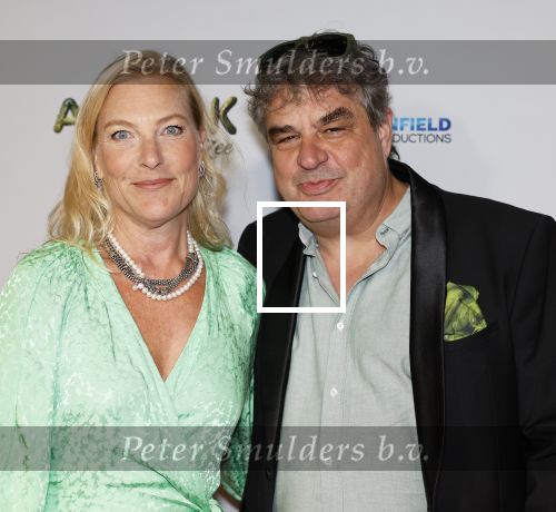 Amsterdam 4 november 2025
Premiere Augurk aan zee in Tuschinski met de cast die bestaat uit oa Monic Hendrickx Martin v Waardenberg Olga Zuiderhoek Jelka v Houten Frank Lammers Peter v d Begin en Tibor Lukacs. Robert v Hemert heeft de titelsong geschreven . Frank lammers met zijn vrouw