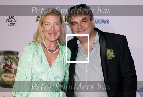 Amsterdam 4 november 2025
Premiere Augurk aan zee in Tuschinski met de cast die bestaat uit oa Monic Hendrickx Martin v Waardenberg Olga Zuiderhoek Jelka v Houten Frank Lammers Peter v d Begin en Tibor Lukacs. Robert v Hemert heeft de titelsong geschreven . Frank lammers met zijn vrouw