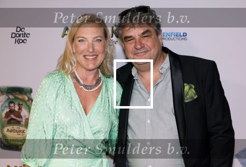 Amsterdam 4 november 2025
Premiere Augurk aan zee in Tuschinski met de cast die bestaat uit oa Monic Hendrickx Martin v Waardenberg Olga Zuiderhoek Jelka v Houten Frank Lammers Peter v d Begin en Tibor Lukacs. Robert v Hemert heeft de titelsong geschreven . Frank lammers met zijn vrouw