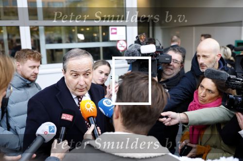 Utrecht 30 oktober 2025
Tweede dag van de rechtszaak tegen Marco Borsato in de rechtbank van Utrecht . Er was ongelofelijk veel pers aanwezig . Marco werd bijgestaan door de advocaten Geert Jan Knoops en Carry Knoops .