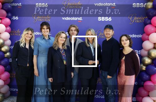 Blaricum 17 oktober 2025
Perspresentatie eerste aflevering Gooische vrouwen met oa aanwezig Linda de Mol Susan Visser Liews Visschedijk Teunie de Brouwer Tommy v Lent Robert de Hoog en Eefje Kuijtzer