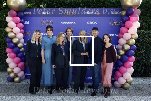 Blaricum 17 oktober 2025
Perspresentatie eerste aflevering Gooische vrouwen met oa aanwezig Linda de Mol Susan Visser Liews Visschedijk Teunie de Brouwer Tommy v Lent Robert de Hoog en Eefje Kuijtzer