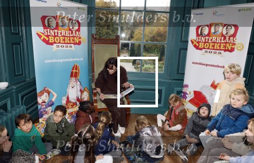 Amsterdam 10 november 2025
Presentatie sinterklaasboeken met Igone de Jong Tijl Beckand en Lieke Martens .