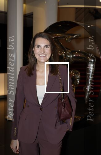 Amsterdam 26 oktober 2025
Boekpresentatie boek over 80 jaar het DeLaMar theater . Simone Kleinsma kreg uit handen van Janine v d Ende en Joop v d Ende het eerste exemplaar. Iris v d Ende