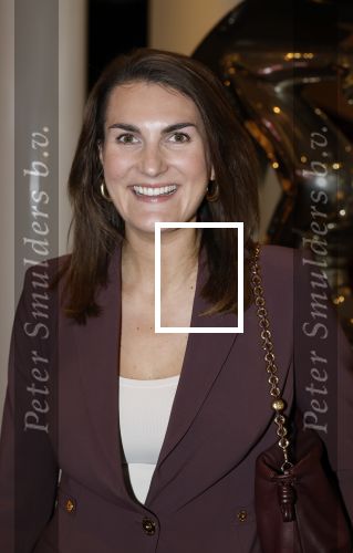 Amsterdam 26 oktober 2025
Boekpresentatie boek over 80 jaar het DeLaMar theater . Simone Kleinsma kreg uit handen van Janine v d Ende en Joop v d Ende het eerste exemplaar. Iris v d Ende
