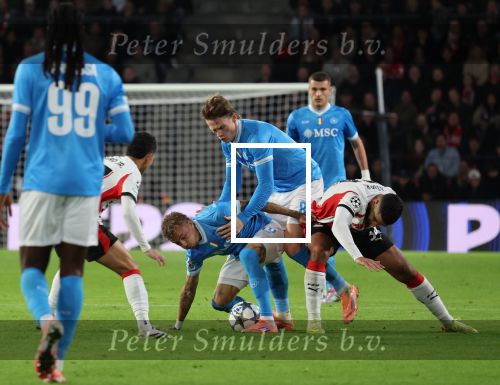 Eindhoven, 21 Oktober 2025
CL Wedstrijd PSV-Napolie, eindstand 6-2
Ismael Saibari met Noa Lang