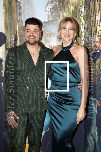 Amsterdam 18 november 2025
Premiere Wicked in het deLaMar theater . Joep van Poorten poseert met Rose Vollmer