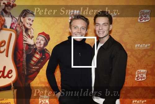 Amstelveen 176 november 2025
Premiere Hotel vol liefde in de schouwburg van Amstelveen . Joshua Luza met partner