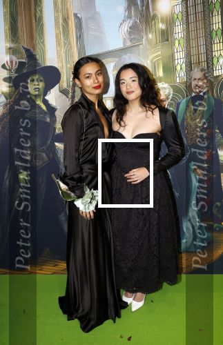Amsterdam 18 november 2025
Premiere Wicked in het deLaMar theater . Julia Tan met een vriendin