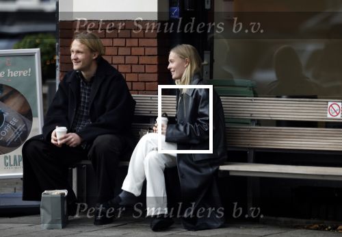 Amsterdam 28 november 2025
Kasper Dolberg met zijn vrouw Laerke Julie Dolberg op terras en straat in Amsterdam zuid.