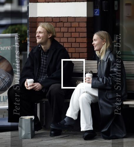 Amsterdam 28 november 2025
Kasper Dolberg met zijn vrouw Laerke Julie Dolberg op terras en straat in Amsterdam zuid.